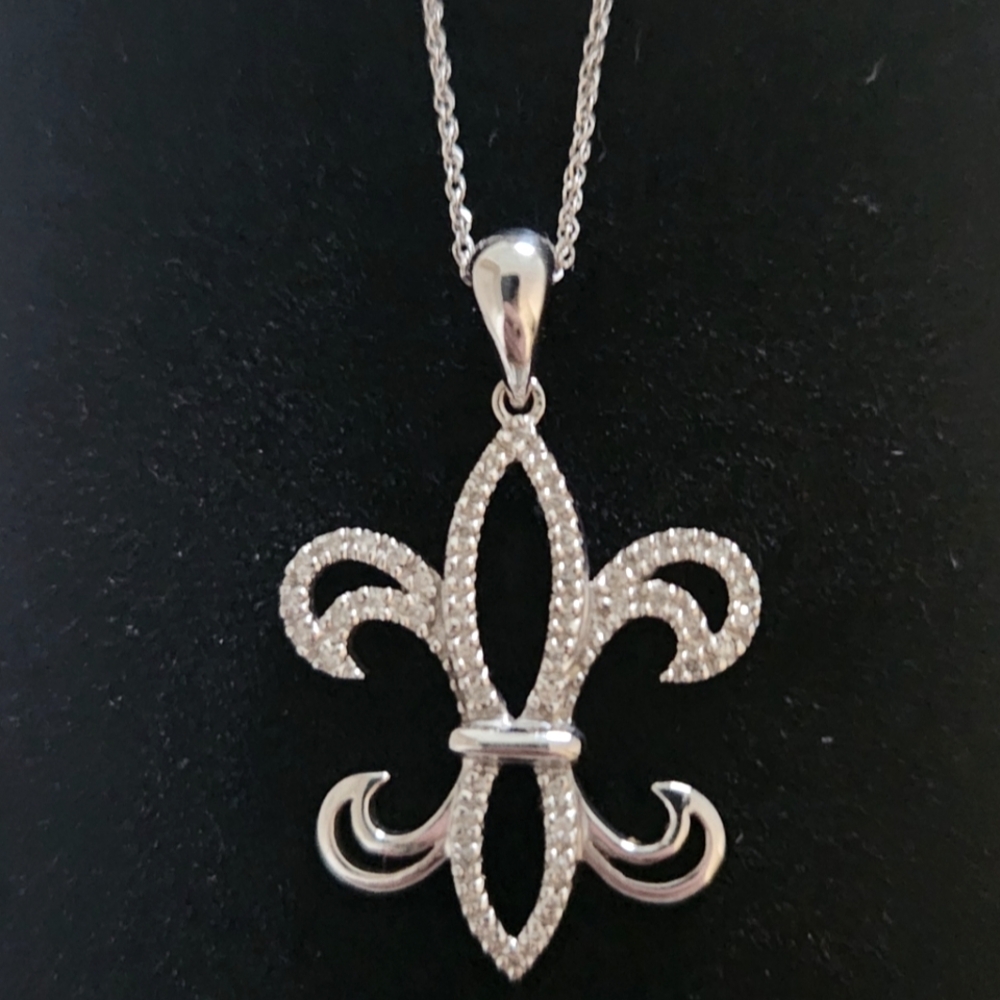 Fleur de Lis Necklace 14k White Gold
